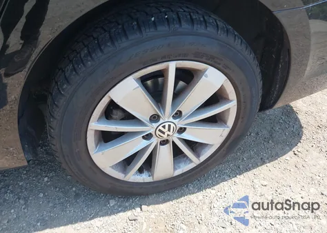 2015 Volkswagen Jetta 1.8T Se z USA, uszkodzony, nr VIN 3VWD17AJ5FM319637